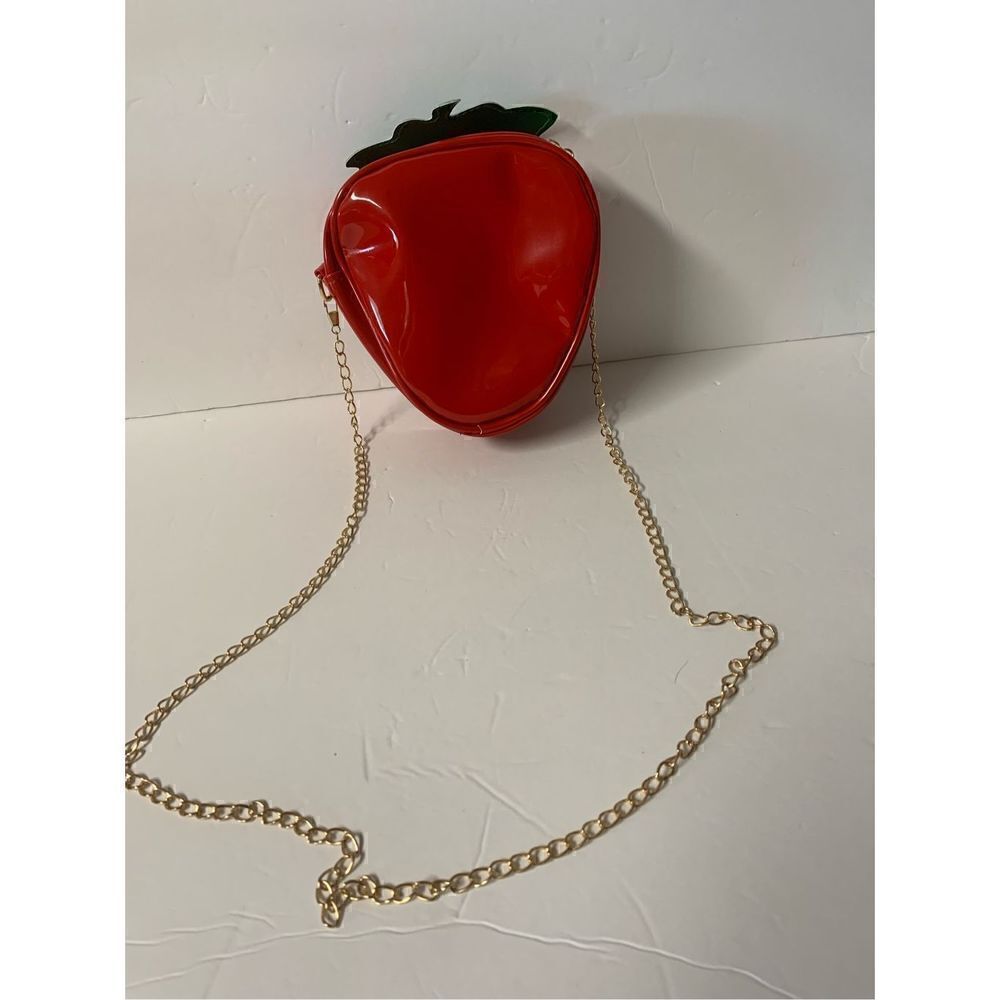 Strawberry Design chain crossbody bag - Picture 4 of 7